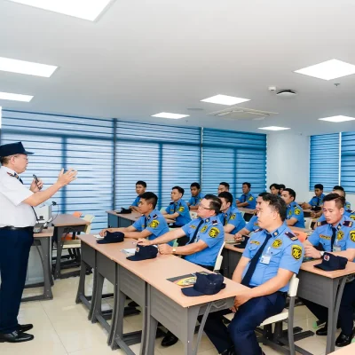 bảo vệ bằng con người