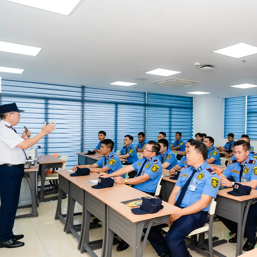 bảo vệ bằng con người